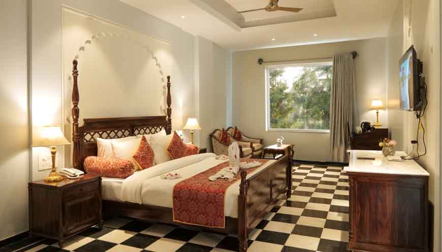 WelcomHeritage Mount Valley -Maharaja Suite